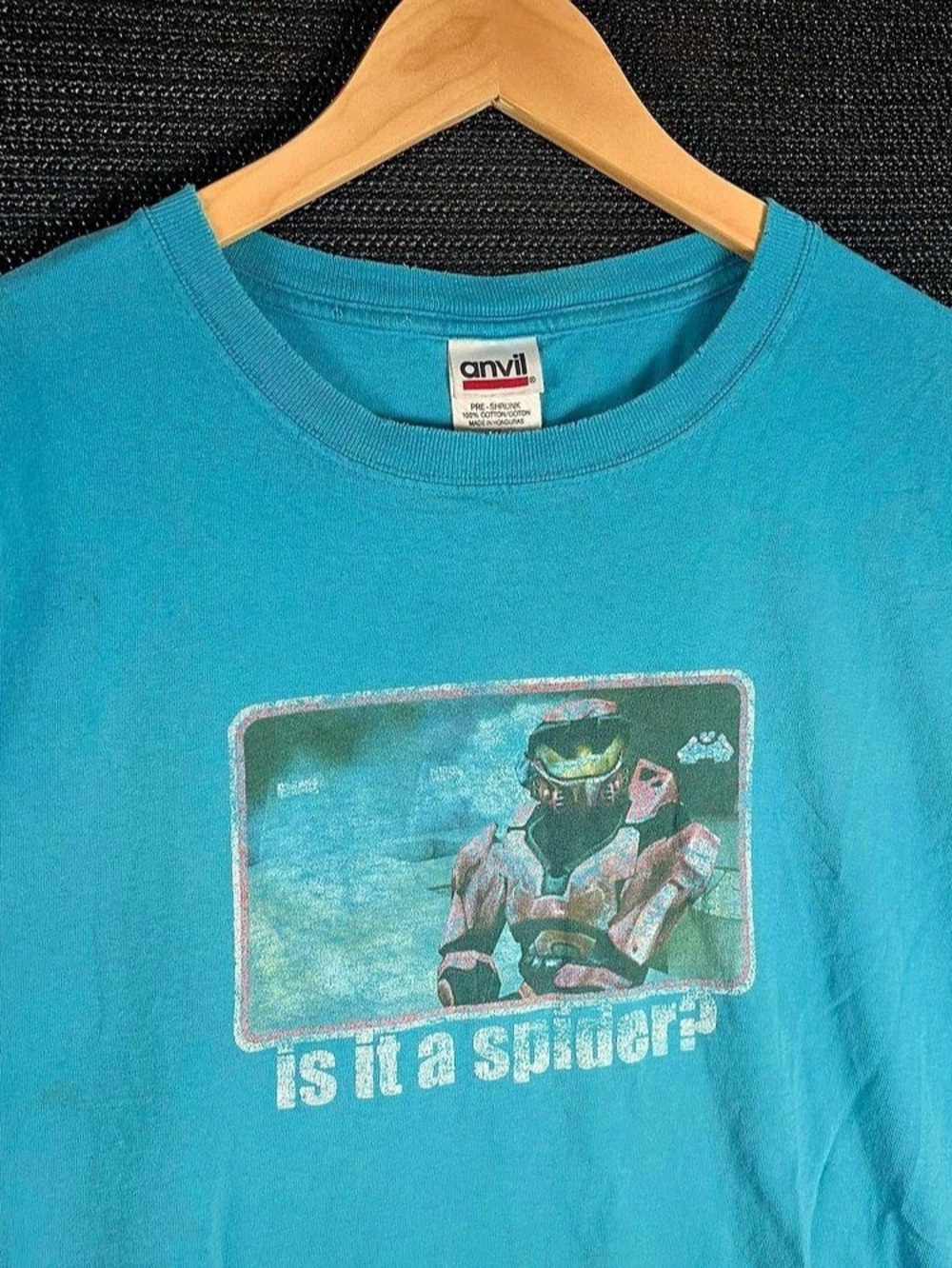 Vintage halo Red vs blue ‘is it a spider’ shirt